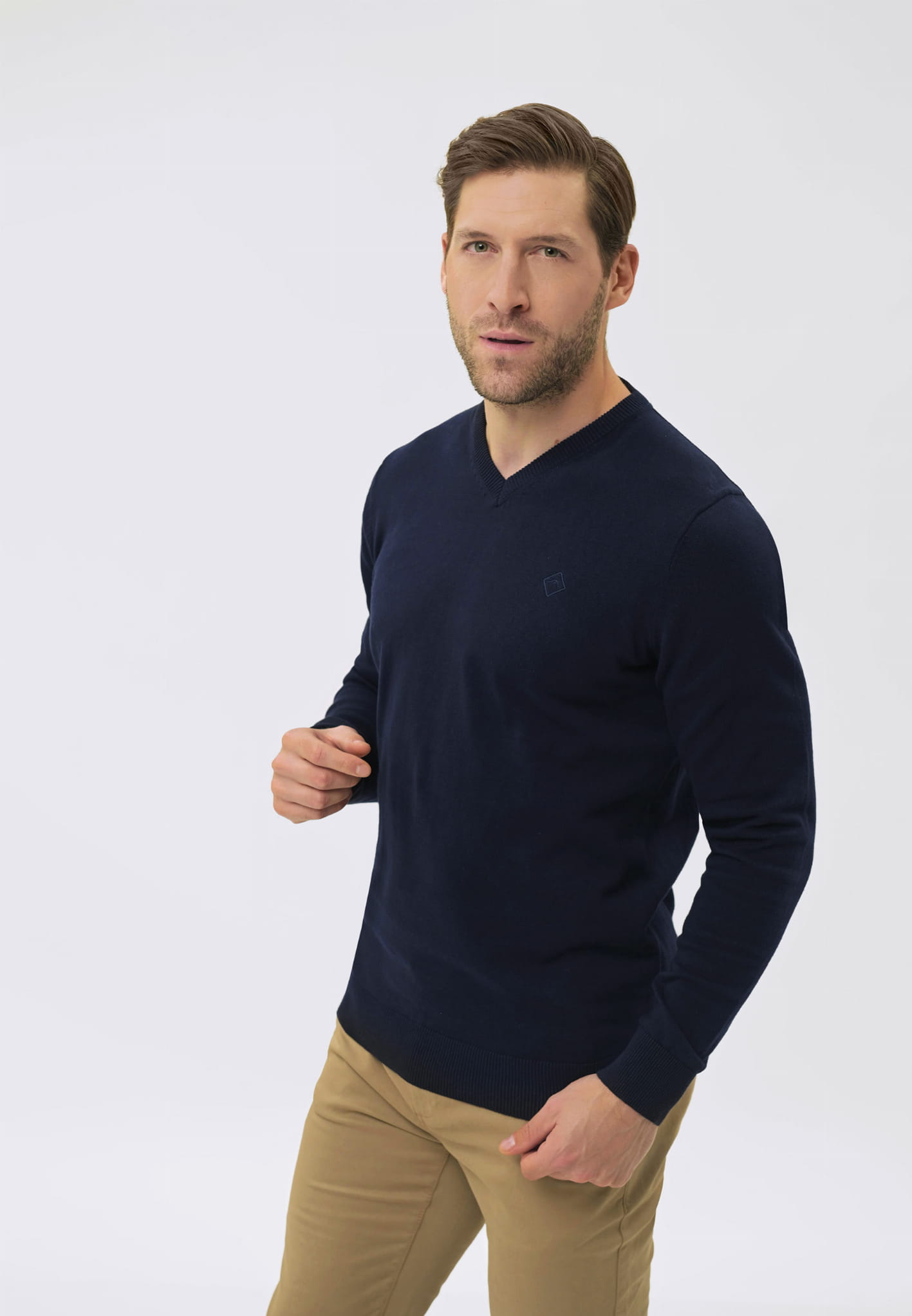 Sweter z dekoltem w serek S-KLARO, rozmiar XL